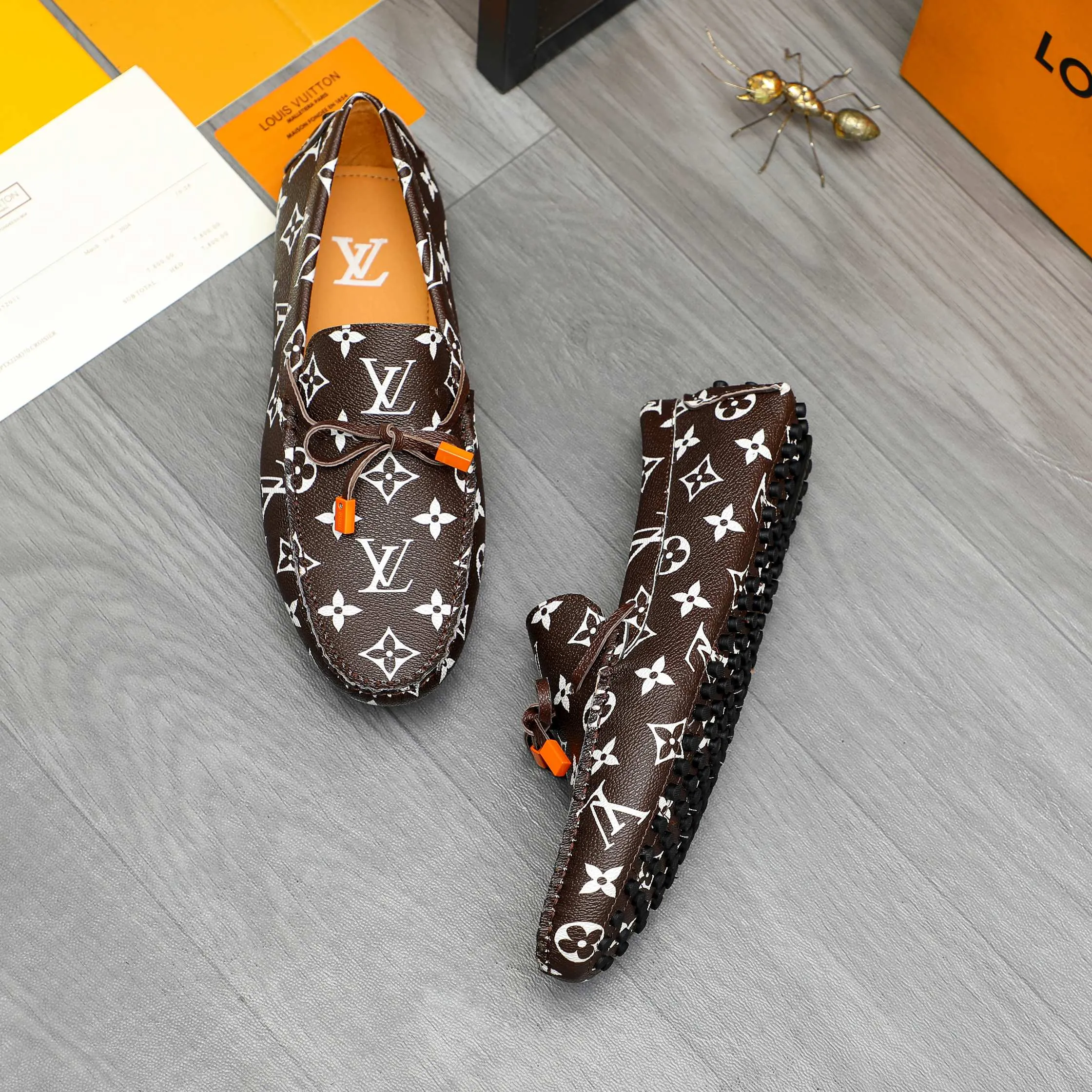 Men's shoes💰380 Product trademark: LV "Louis Vuitton" casual beanie shoes Regular size: 38-45 (45 is custom-made and non-returnable) Product materials: Selected printed cowhide upper, pigskin lining, rubber bean outsole